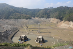 水を抜かれて空っぽの城山湖34