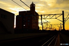 小さな駅の夕暮れ