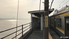 休日の海芝浦駅