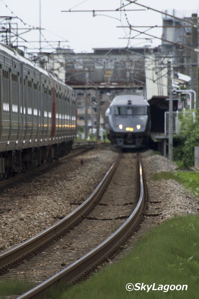 迫り来る列車