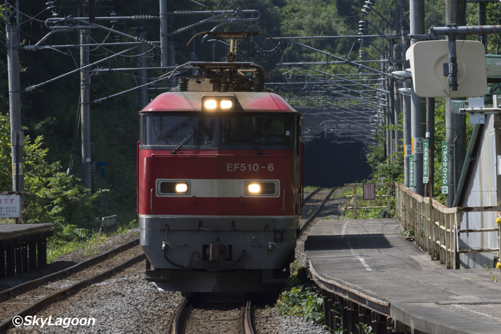 山間無人駅（夏）