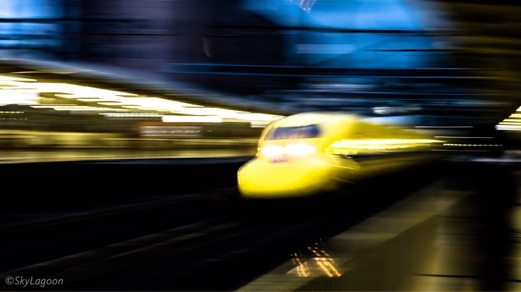 High speed detection train / Dr. Yellow