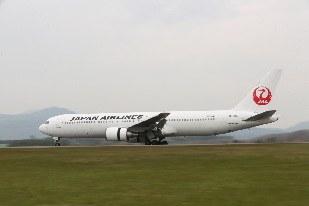 JAL B763 (JA8397)