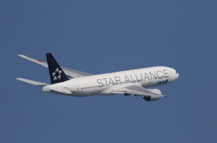ANA B777-200 (JA712A)