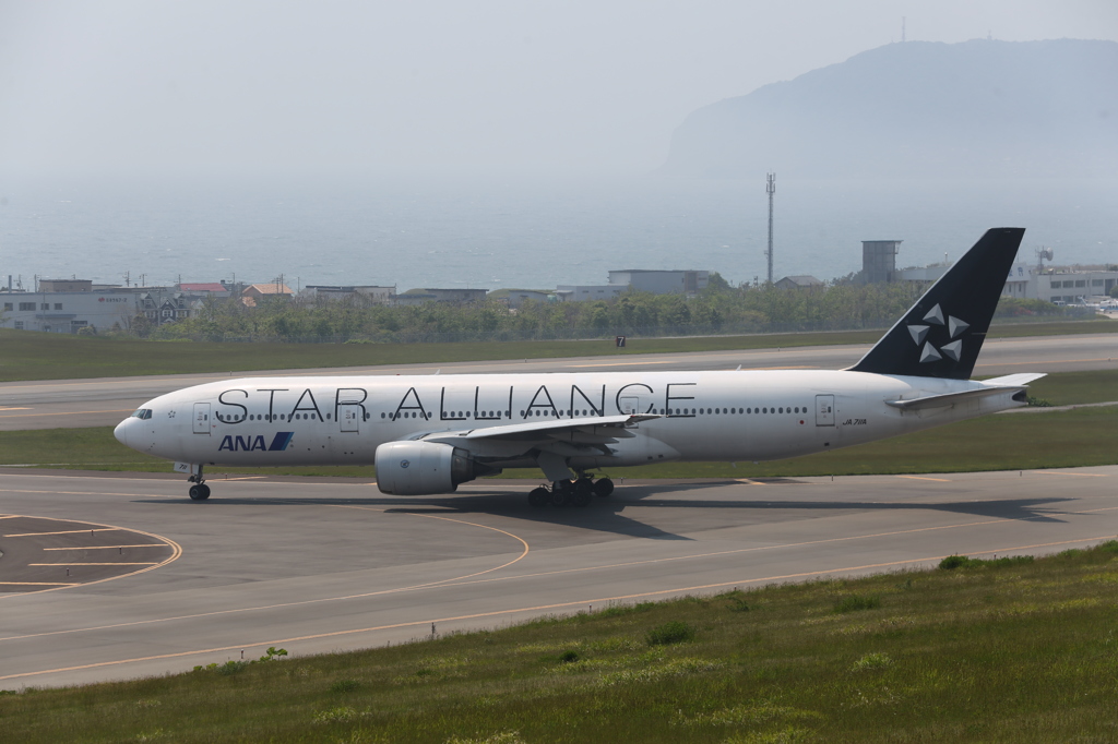 函館空港、本日のB772　その①