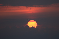 夕焼け。横にＡＮＡ　Ｂ７８７。