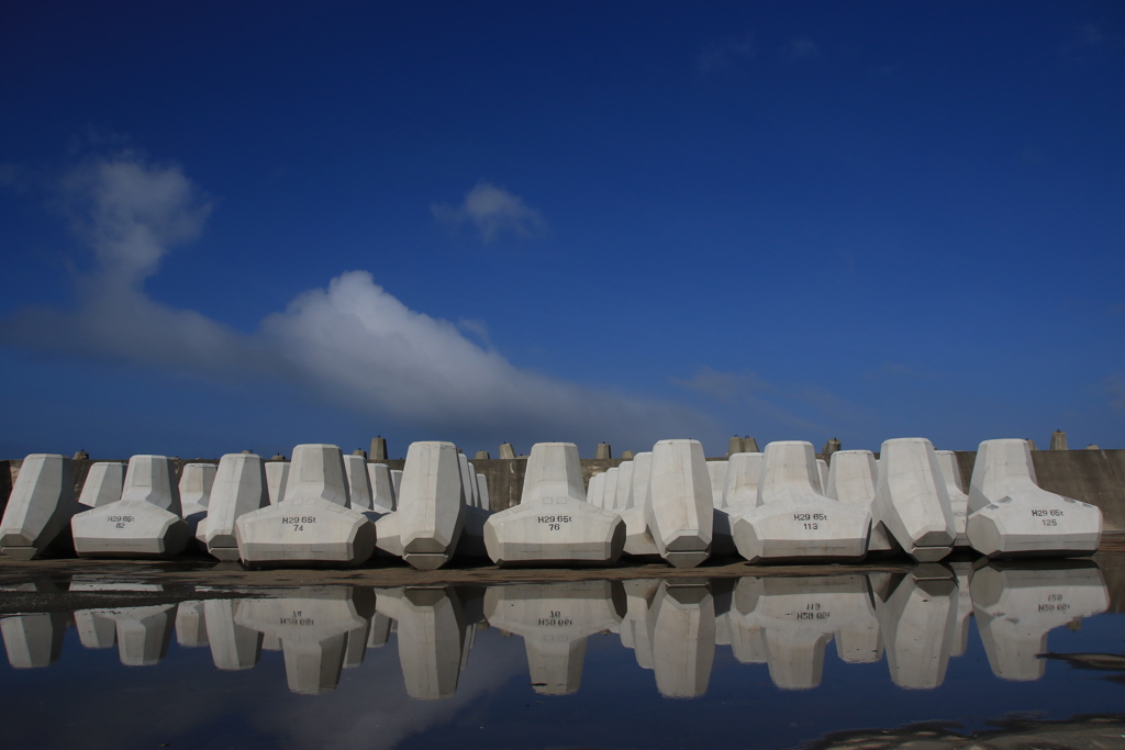 清涼感醸し出すテトラポット