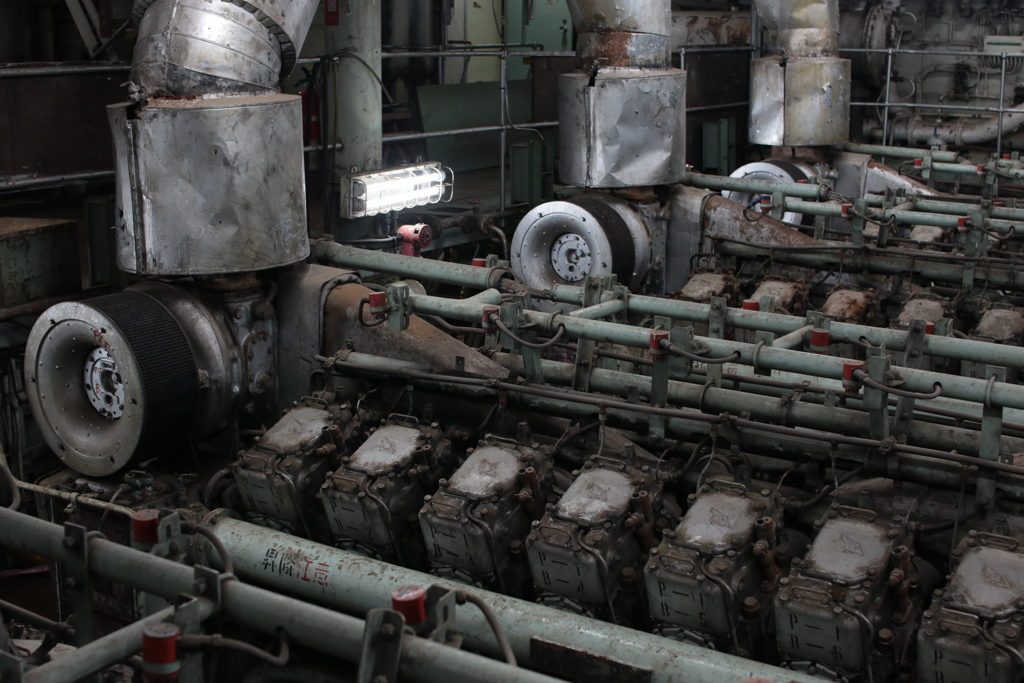 Ｖ型１６気筒エンジン