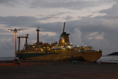 下り便／橘丸、三宅島から御蔵島へ