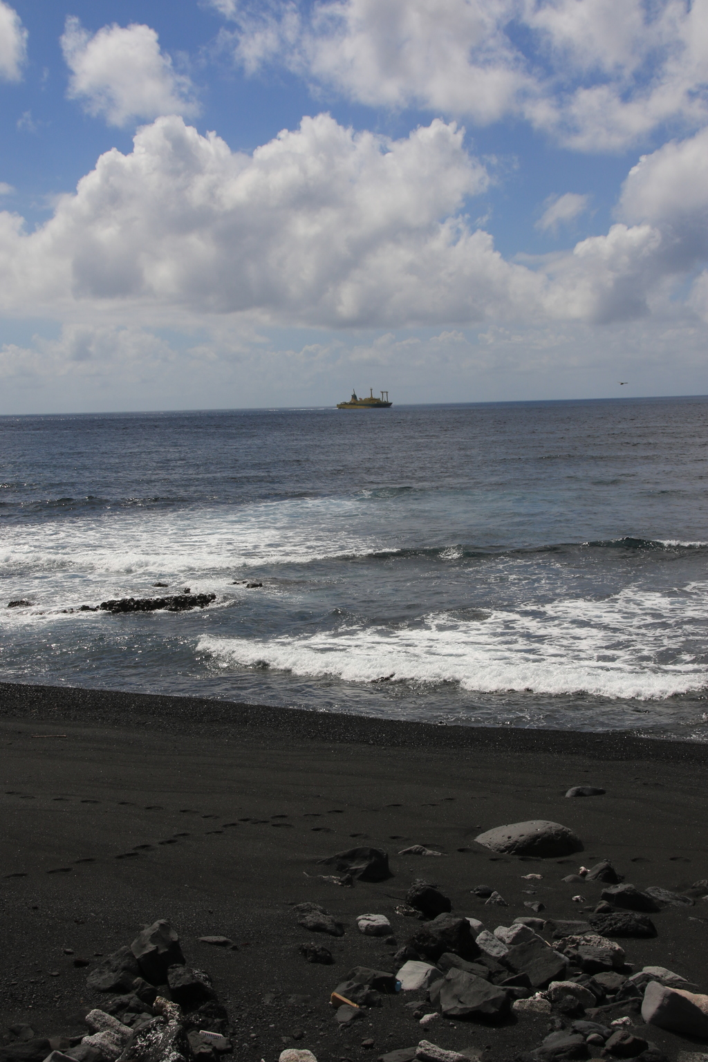 上り便／橘丸、御蔵島から三宅島へ寄港