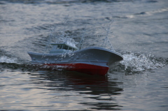 ラジコン漁船、試運転中