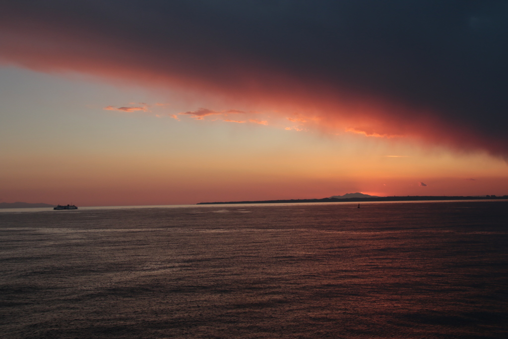 東京湾、元日の夕日