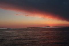 東京湾、元日の夕日