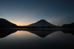 精進湖の夜明け前