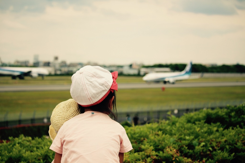 姉妹と飛行機
