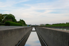 溝シリーズ・夕暮れの用水路