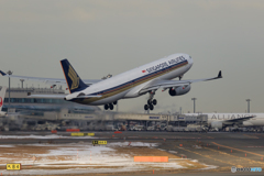 SINGAPORE AIRLINES TakeOff