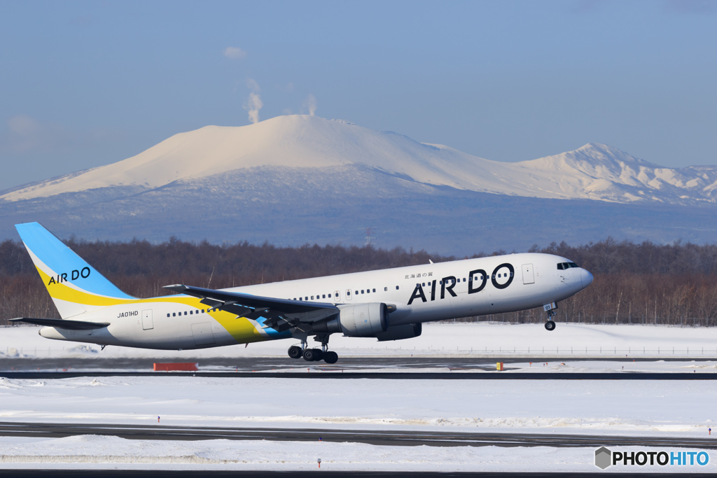 樽前山とAIR DO 767