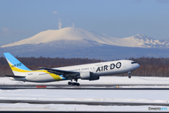 樽前山とAIR DO 767