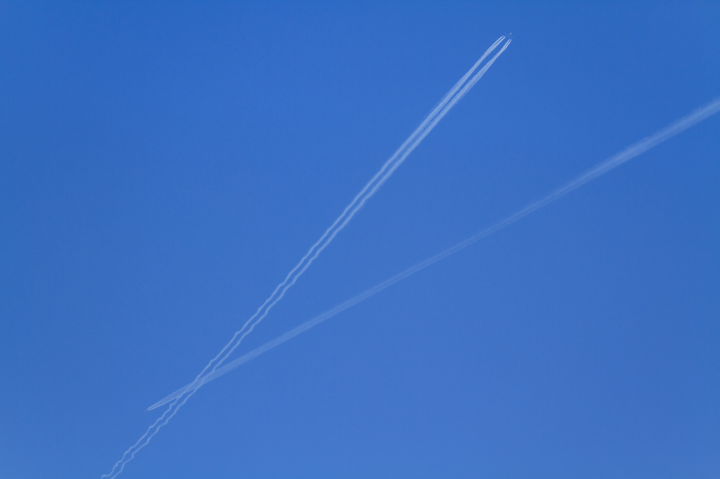 Cross Contrail