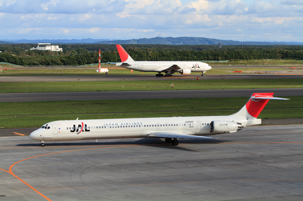 JAL MD-90