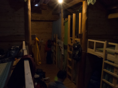 聖平小屋　寝床から