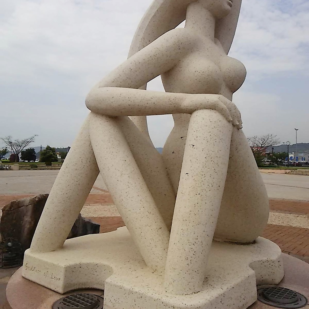 三脚の女神