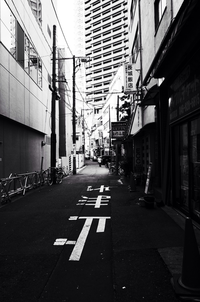 止まれ