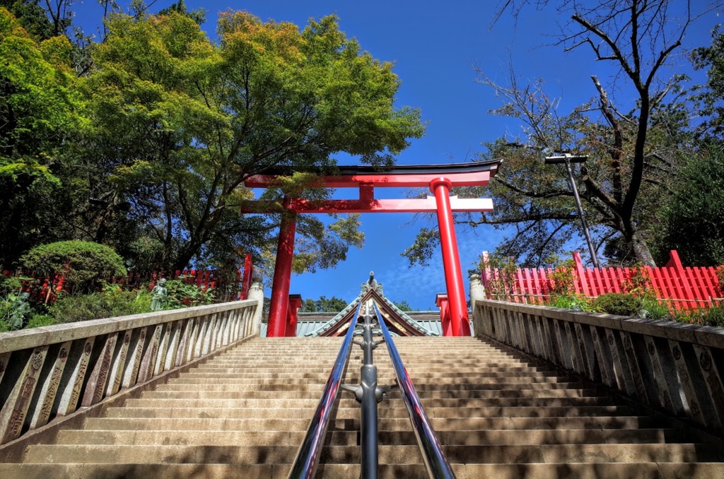 朱い鳥居