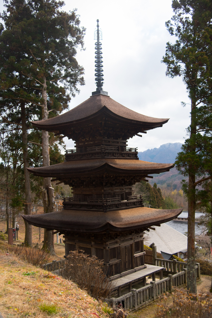 大宝寺三重の塔（長野県）
