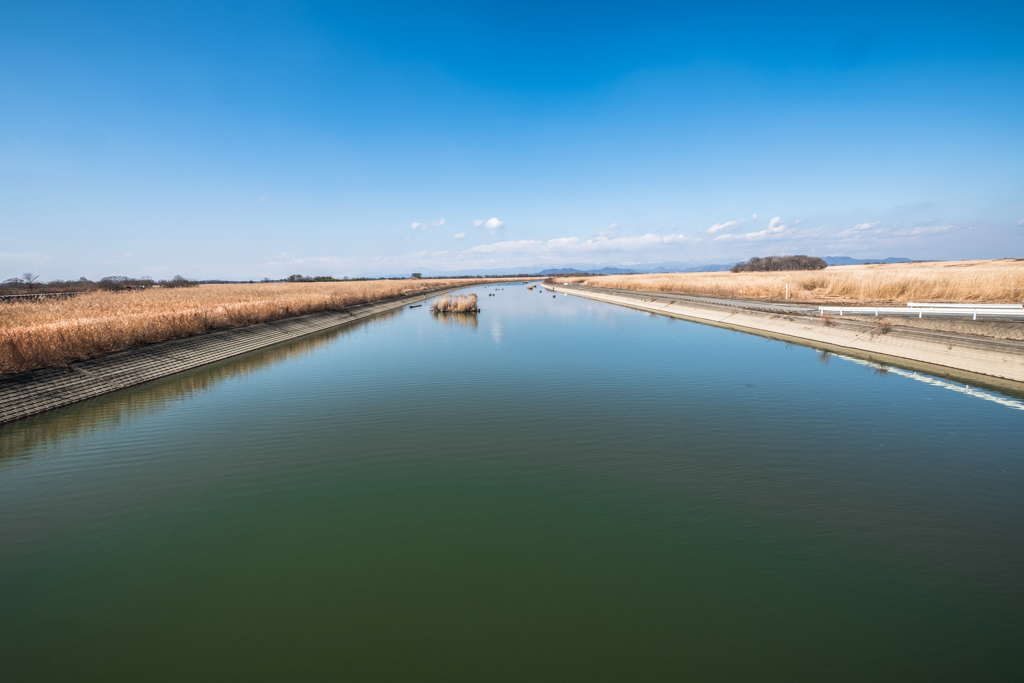 水面は滑らかに