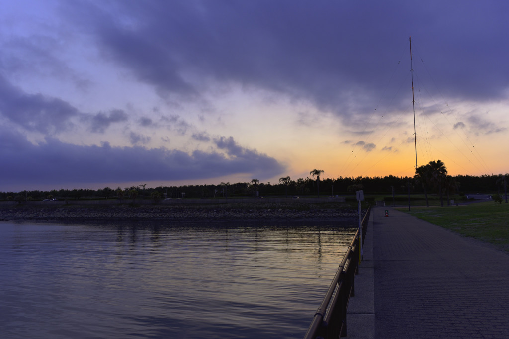 夕暮れの臨海公園