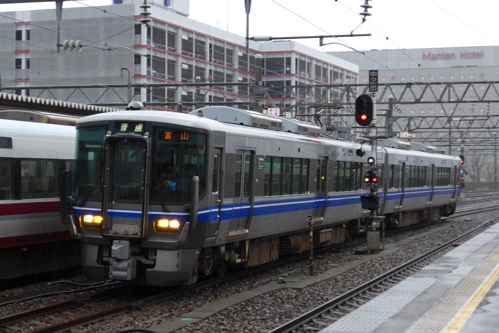 JR西日本 北陸線 521系2次車