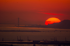 大橋に沈む夕日