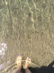 透き通る青い海
