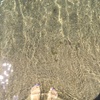 透き通る青い海