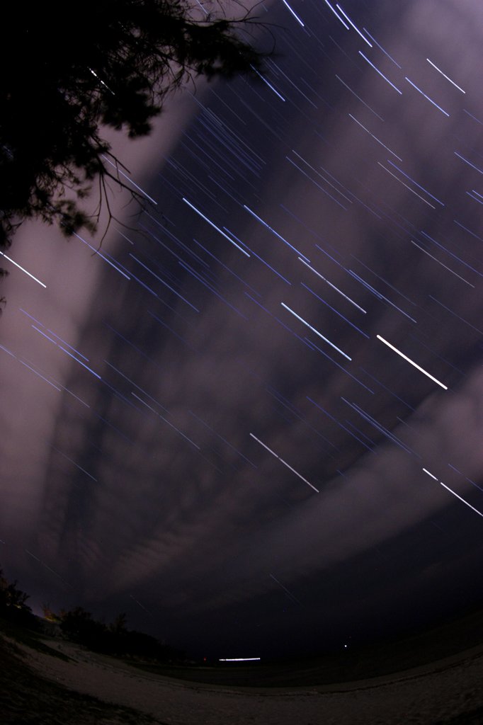 雲と星と