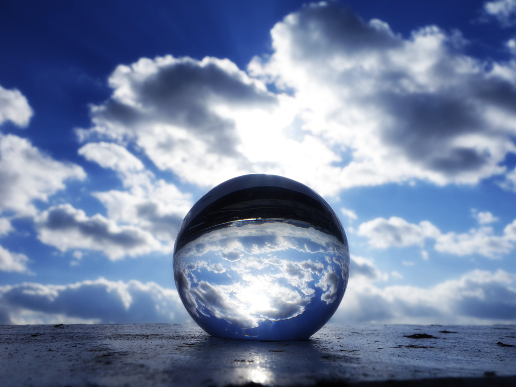 硝子の中の空
