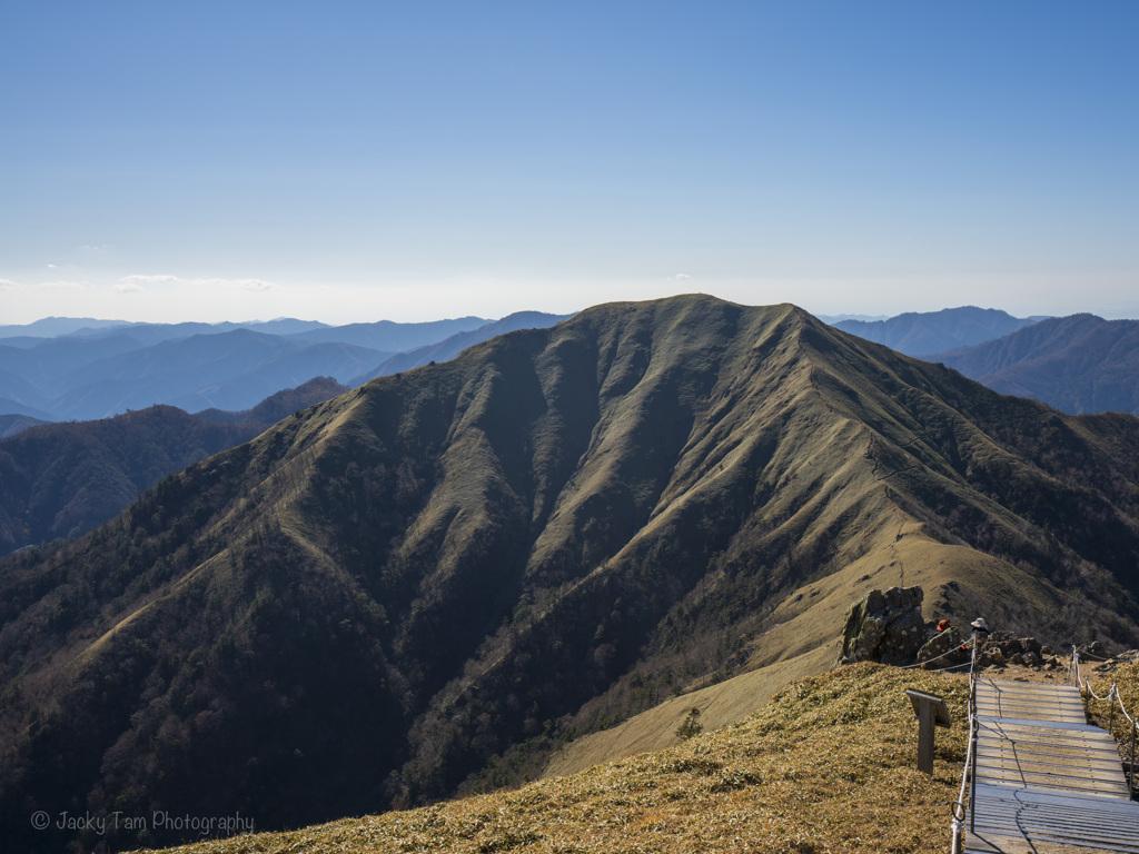 日本百名山-四国第二高峰：剣山頂上の美しい景色