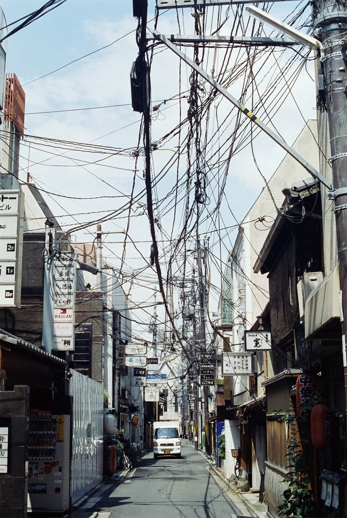 カオスな電線