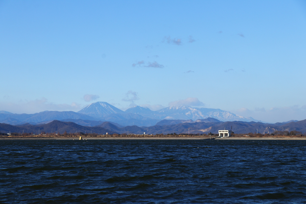 谷中湖と日光連山