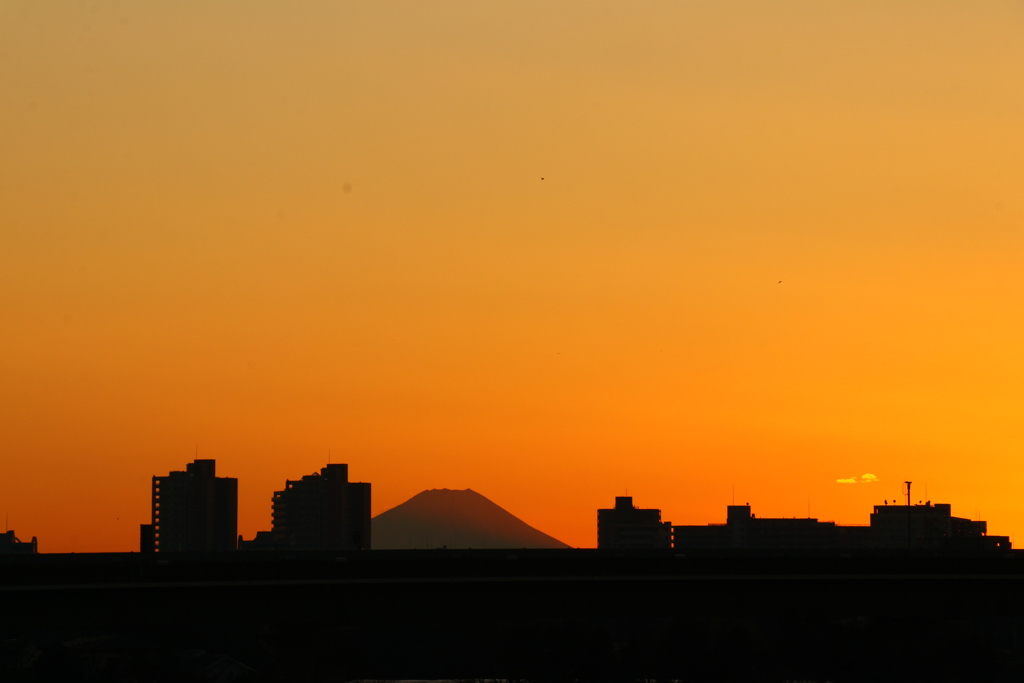 茜の空