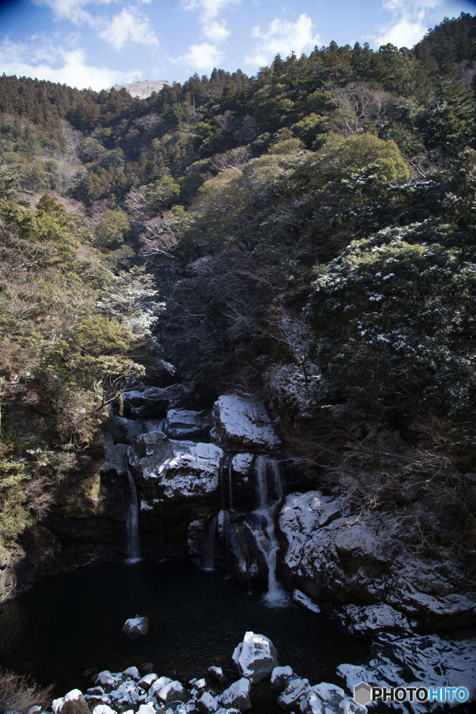 雪化粧の大轟の滝