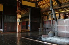 自在鉤のある風景