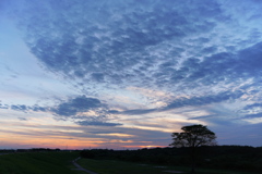 秋雲 青く暮れゆく