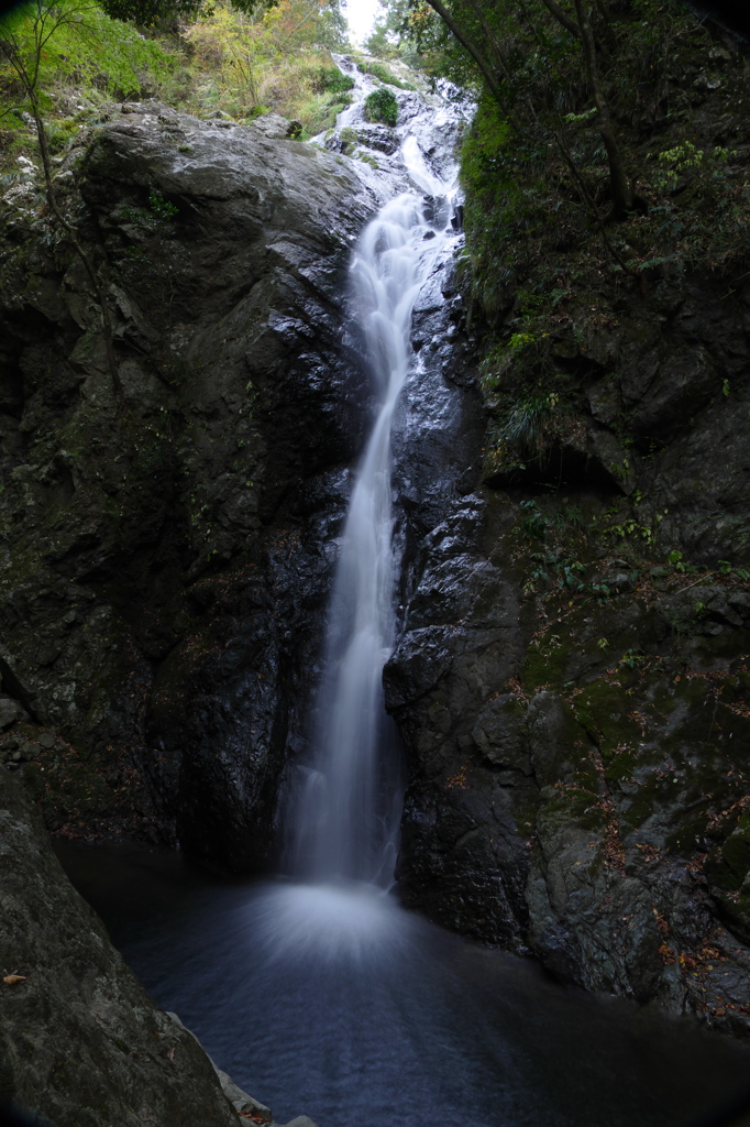 秋始めの滝（5）