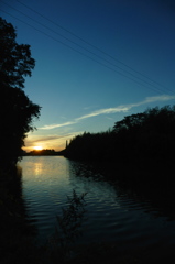 水辺の夕景（日没前）