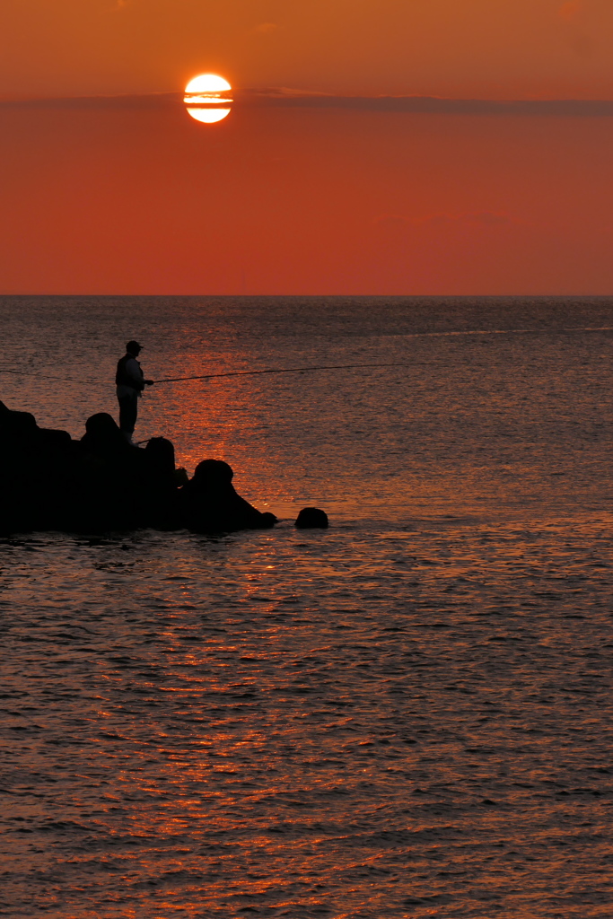 夕陽の釣り人（2）