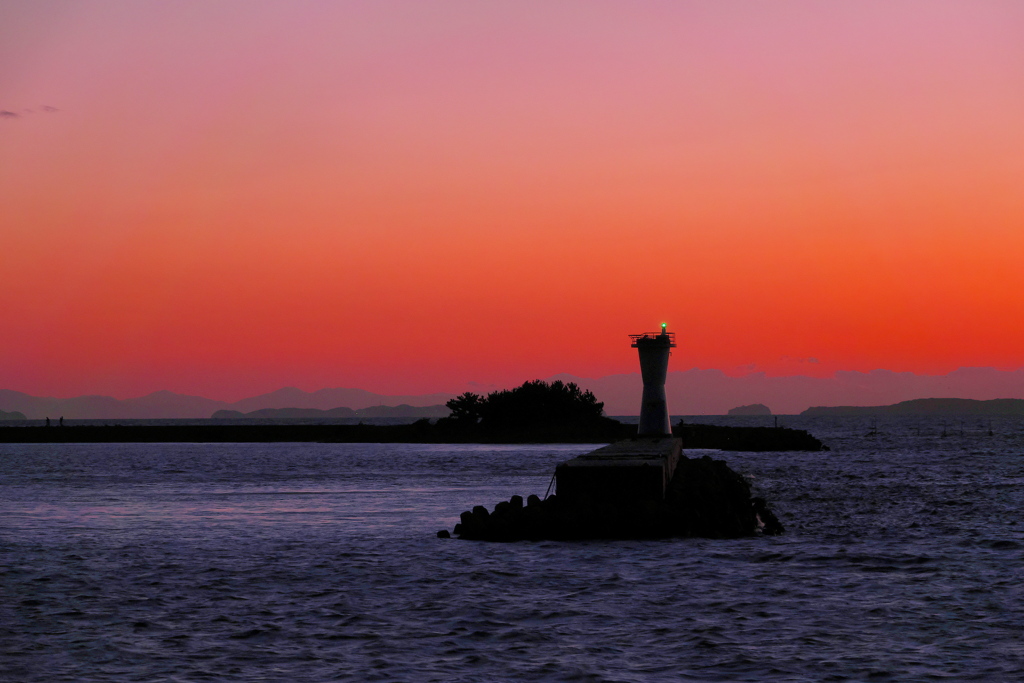 夕闇の防波堤