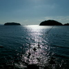 沖島と前島を照らす冬の陽